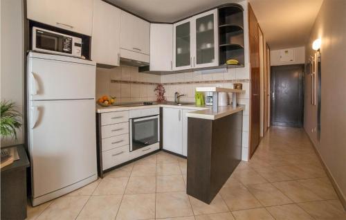 Nice Apartment In Podstrana With 2 Bedrooms