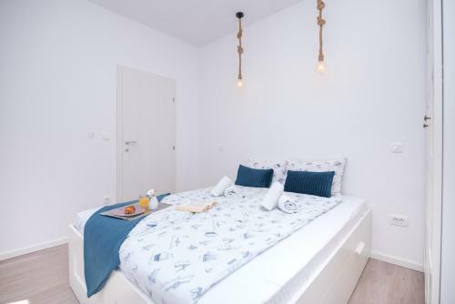 Inviting 2-bed Apartment In Podstrana