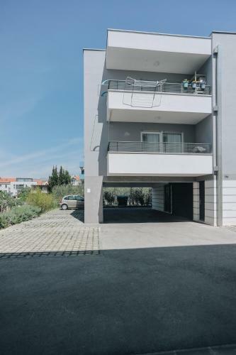 Apartman Tema