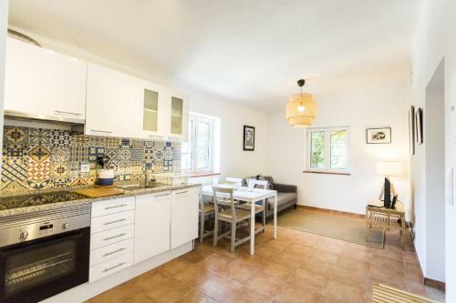 Cosy Bungalow By Cadenzalux