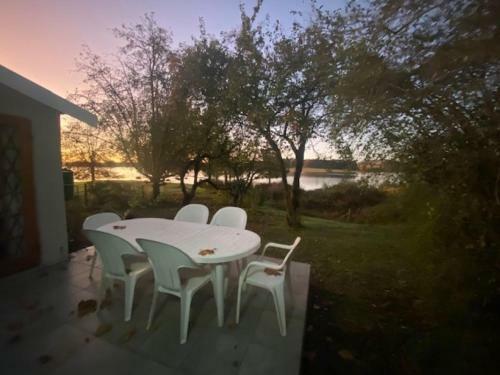 Apartamento Lakeside Cottage On Spring Grove