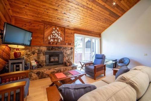 #472 - Beautiful Mountain Townhome - Modern Amenities
