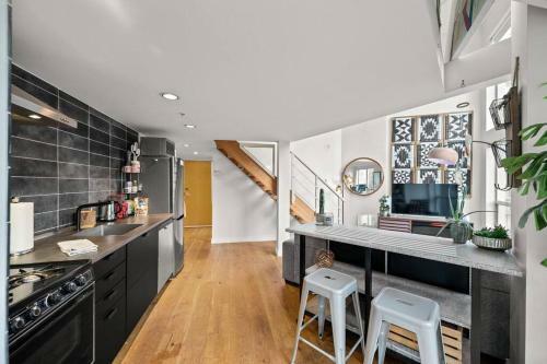 Apartamento Rare Find Loft With Fireplace @ Central Downtown