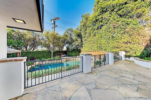 Sunshine Terrace Charms