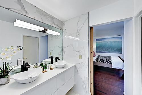 North Hermosa Escape