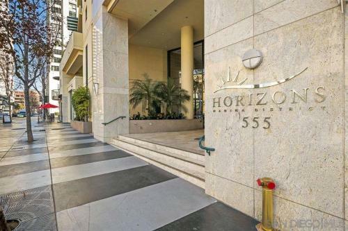 Sunny,lux Modern Poolside Villa Blocks From Harbor