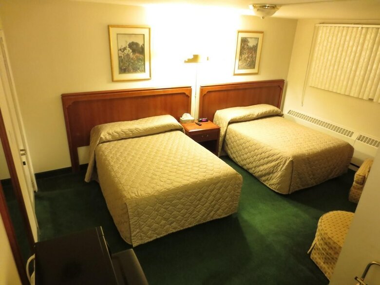 Canadiana Motel