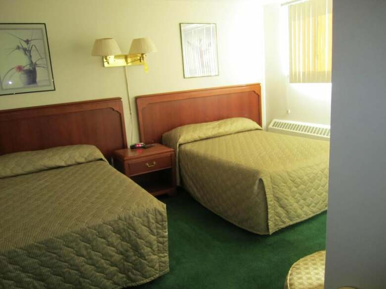 Canadiana Motel