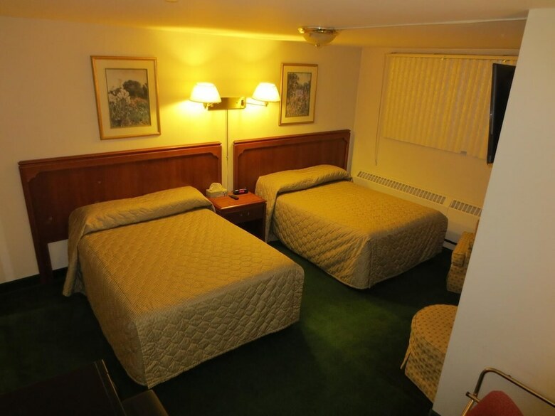 Canadiana Motel