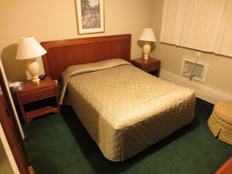 Canadiana Motel
