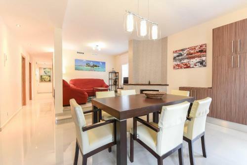 Villa Emilia R167
