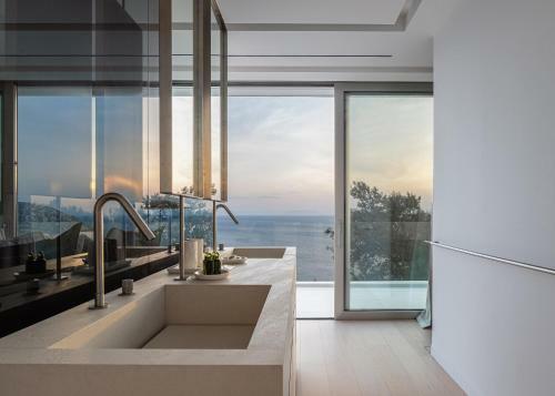 Black Stone Villa