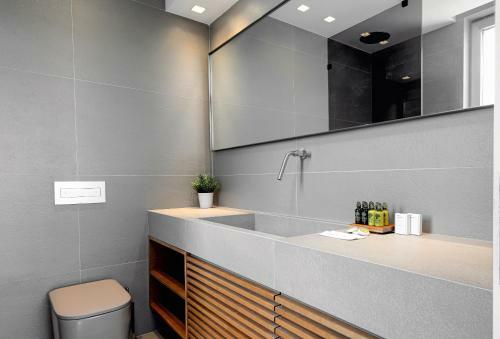 Black Stone Villa