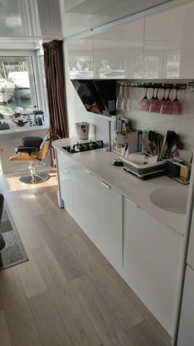 Houseboat Aurora