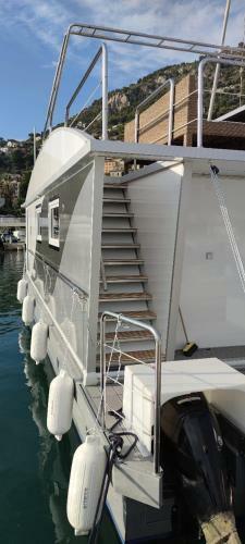 Houseboat Aurora