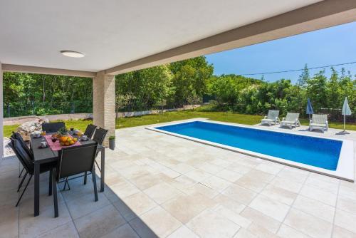 Villa Deluxe