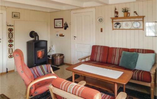 Two-bedroom Holiday Home In Skanevik