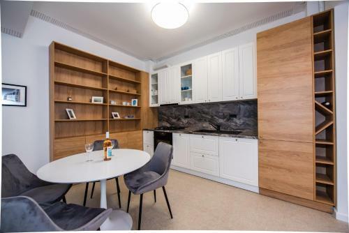 Luxurious Apartment On The Beach Sea On