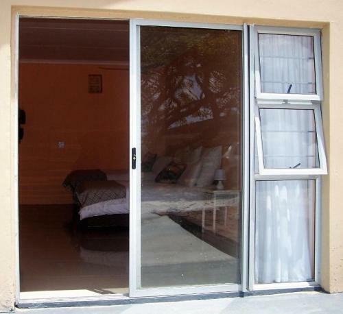 Hostal Aloha Beach Guest House