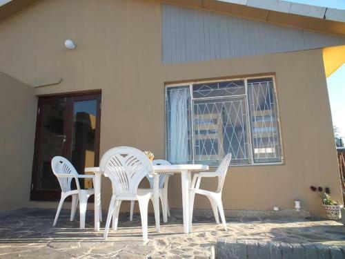 Hostal Aloha Beach Guest House