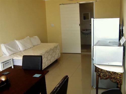 Hostal Aloha Beach Guest House