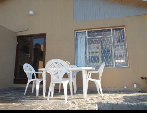 Hostal Aloha Beach Guest House