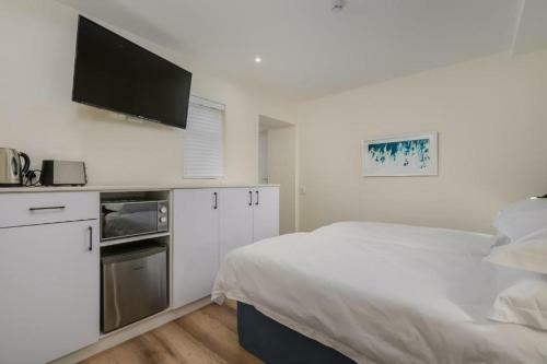 Hostal Aloha Beach Guest House