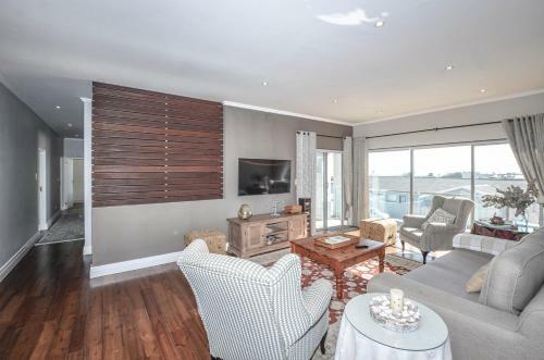 21 Flamingo House