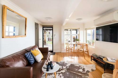 Y Vue - Beachside Apartment With Ocean Views