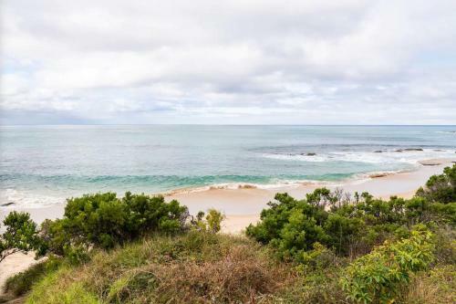 Y Vue - Beachside Apartment With Ocean Views