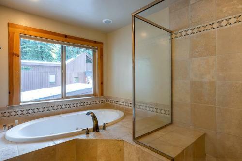 Wooded Luxury At Tahoe Donner