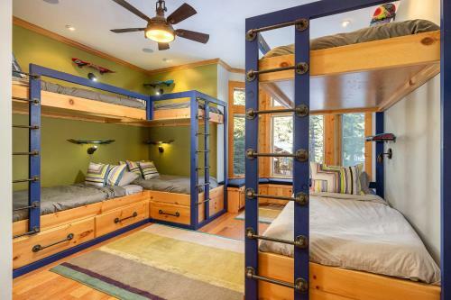 Wooded Luxury At Tahoe Donner