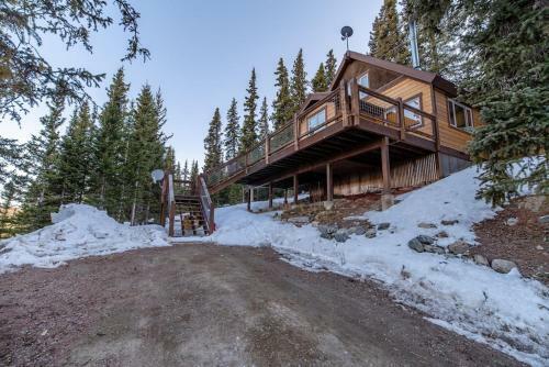 Cozy Cabin Perched On The Mountainside - Alpine Haus