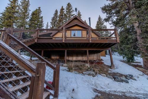 Cozy Cabin Perched On The Mountainside - Alpine Haus