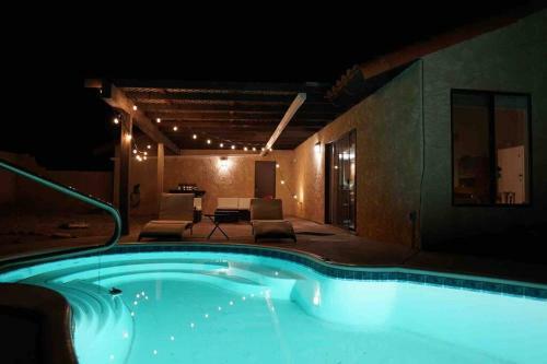 Cheerful Southwestern House With Pool