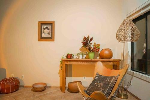 Cheerful Southwestern House With Pool