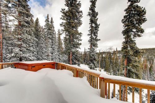 Immaculate & Private Mountain Home With Hot Tub - Sugar Pine Lodge