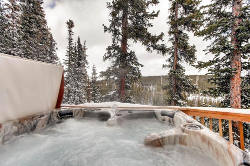 Immaculate & Private Mountain Home With Hot Tub - Sugar Pine Lodge