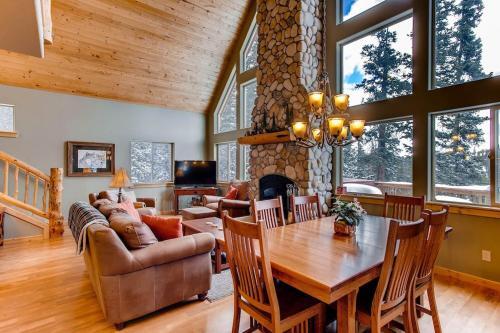 Immaculate & Private Mountain Home With Hot Tub - Sugar Pine Lodge