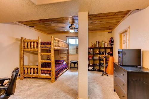 Immaculate & Private Mountain Home With Hot Tub - Sugar Pine Lodge