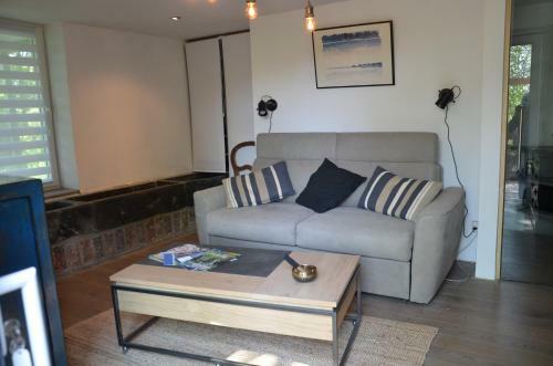 Hostal La Cave Au Chat'pitre / L'�table