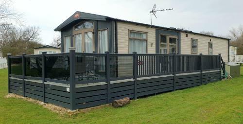 Lakeside Cotswold Holiday Home