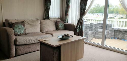 Lakeside Cotswold Holiday Home