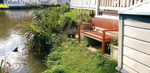 Lakeside Cotswold Holiday Home