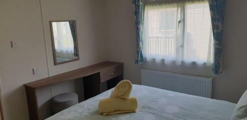 Lakeside Cotswold Holiday Home