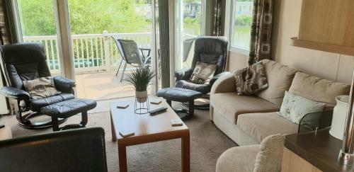 Lakeside Cotswold Holiday Home