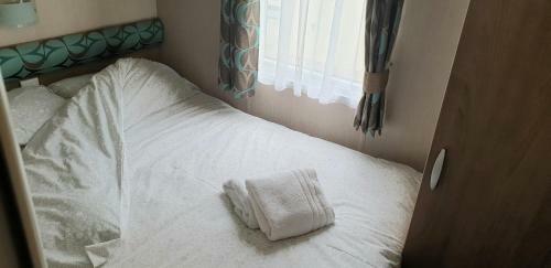 Lakeside Cotswold Holiday Home