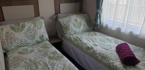 Lakeside Cotswold Holiday Home