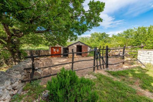 Villa Stone House Magarac