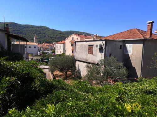 Apartments Srhoj